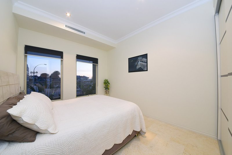 Photo - 1 Penryn Lane, Mindarie WA 6030 - Image 14