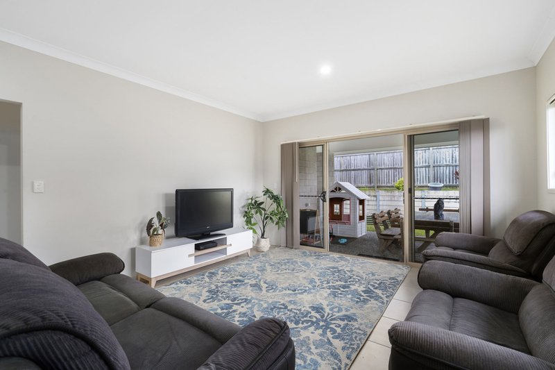 Photo - 1 Percy Earl Crescent, Pimpama QLD 4209 - Image 4