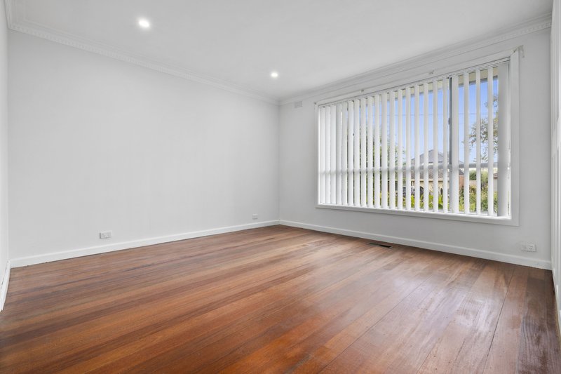 Photo - 1 Peveril Street, Glen Waverley VIC 3150 - Image 10