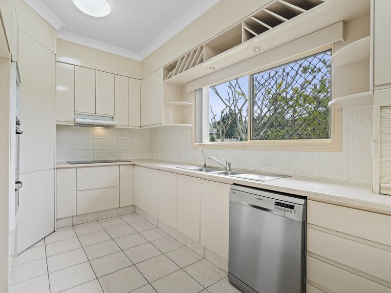 Photo - 1 Pickworth Court, Parkwood QLD 4214 - Image 3
