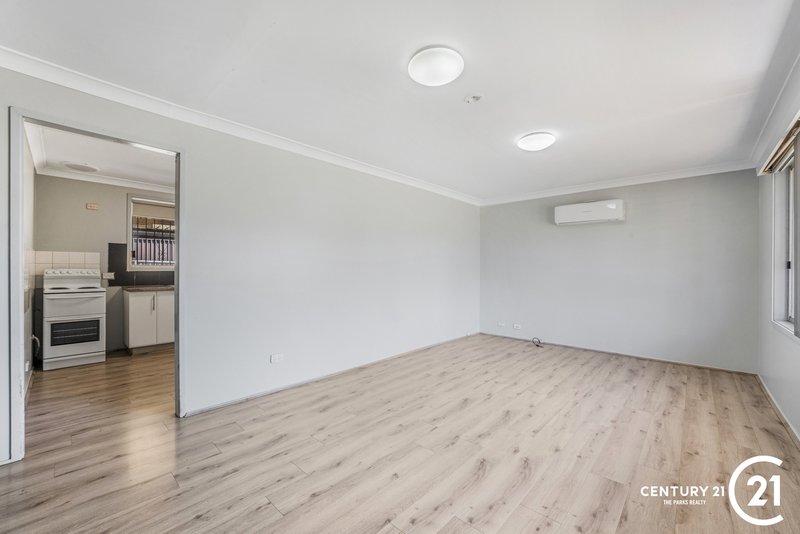 Photo - 1 Pilliga Crescent, Bossley Park NSW 2176 - Image 4