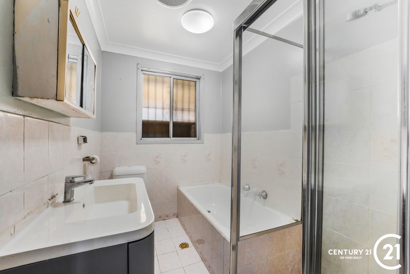 Photo - 1 Pilliga Crescent, Bossley Park NSW 2176 - Image 9