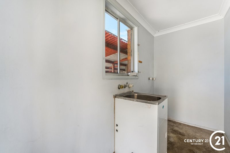 Photo - 1 Pilliga Crescent, Bossley Park NSW 2176 - Image 10