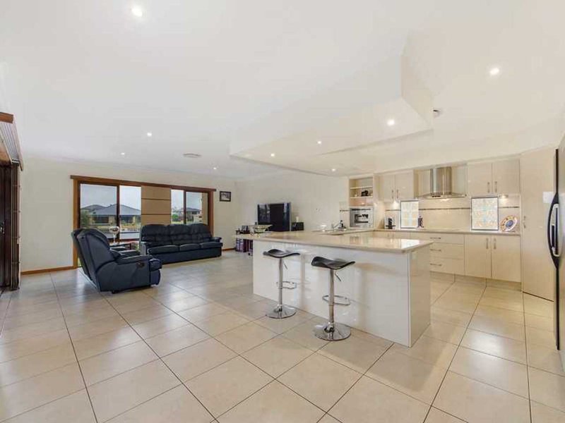 Photo - 1 Pipers Point, Helensvale QLD 4212 - Image 7