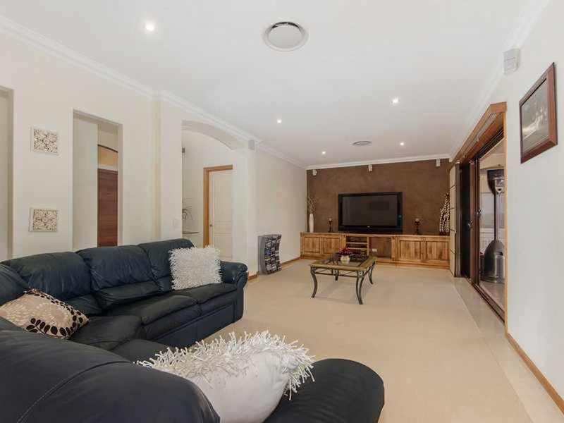 Photo - 1 Pipers Point, Helensvale QLD 4212 - Image 9