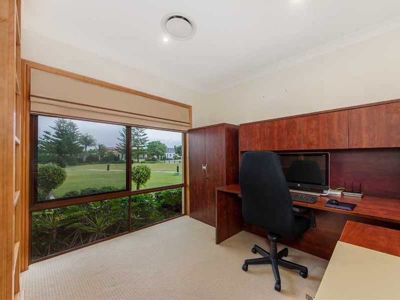 Photo - 1 Pipers Point, Helensvale QLD 4212 - Image 15