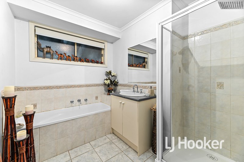 Photo - 1 Pirita Place, Cranbourne West VIC 3977 - Image 10