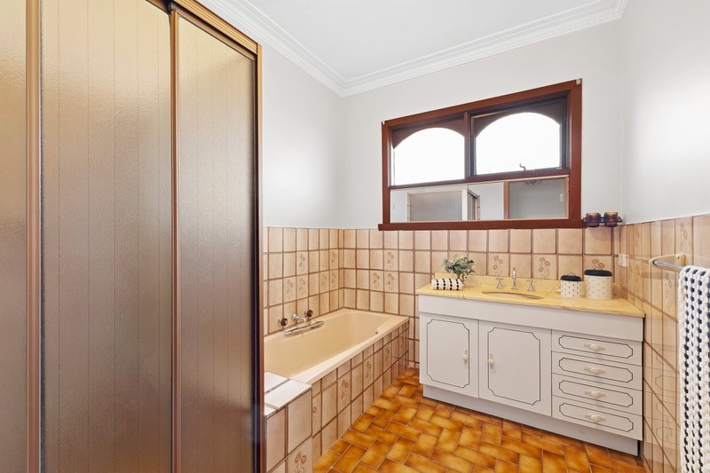 Photo - 1 Poet Road, Bentleigh East VIC 3165 - Image 7