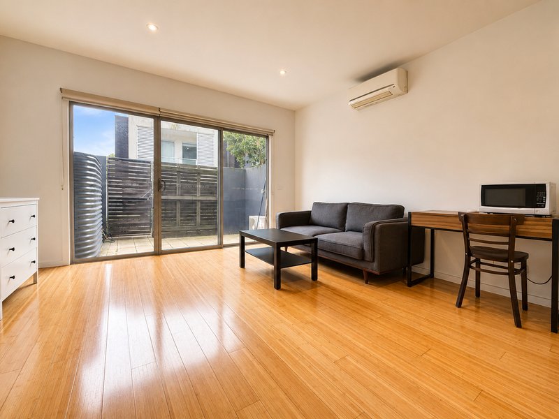 Photo - 1 Poinsettia Court, Bundoora VIC 3083 - Image 2