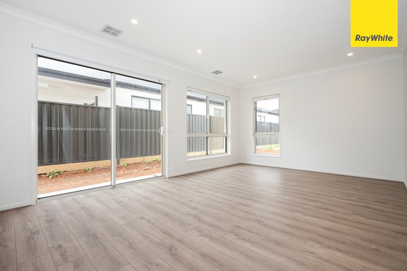 Photo - 1 Pollock Drive, Strathtulloh VIC 3338 - Image 4