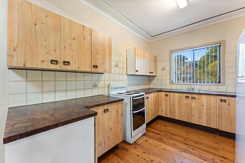 Photo - 1 Pooraka Avenue, West Wollongong NSW 2500 - Image 4