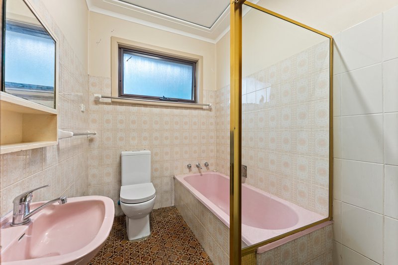 Photo - 1 Pooraka Avenue, West Wollongong NSW 2500 - Image 6