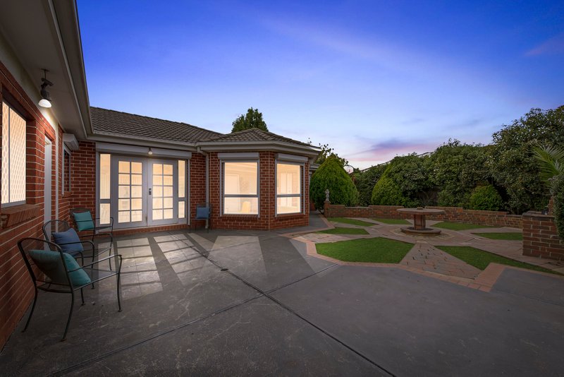 Photo - 1 Pratt Close, Taylors Lakes VIC 3038 - Image 12