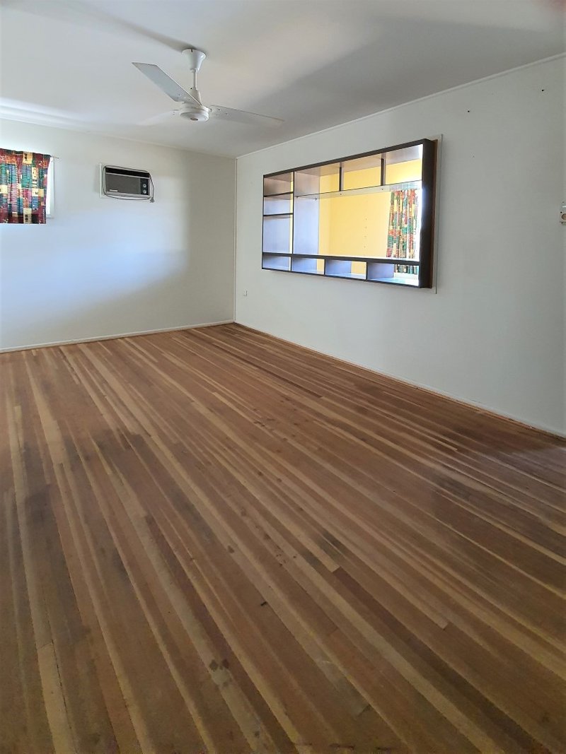 Photo - 1 Preston Street, Slade Point QLD 4740 - Image 4