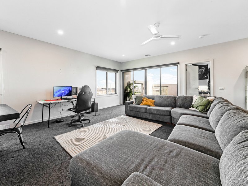 Photo - 1 Push-Pea Way, Cranbourne West VIC 3977 - Image 5