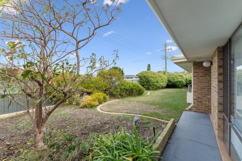 Photo - 1 Raeside Crescent, Cooloongup WA 6168 - Image 3