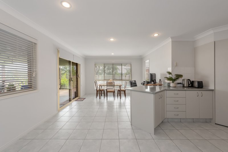Photo - 1 Rapa Court, Pacific Pines QLD 4211 - Image 4