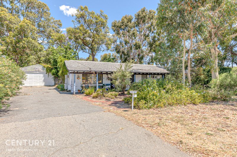 Photo - 1 Ravenhill Road, Thornlie WA 6108 - Image 3