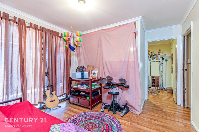 Photo - 1 Ravenhill Road, Thornlie WA 6108 - Image 17