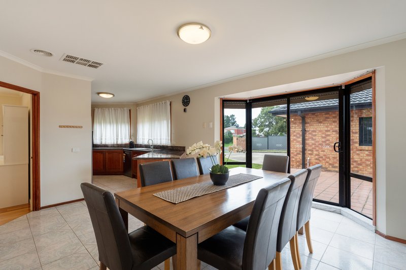 Photo - 1 Reading Close, Roxburgh Park VIC 3064 - Image 6