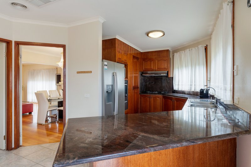 Photo - 1 Reading Close, Roxburgh Park VIC 3064 - Image 7