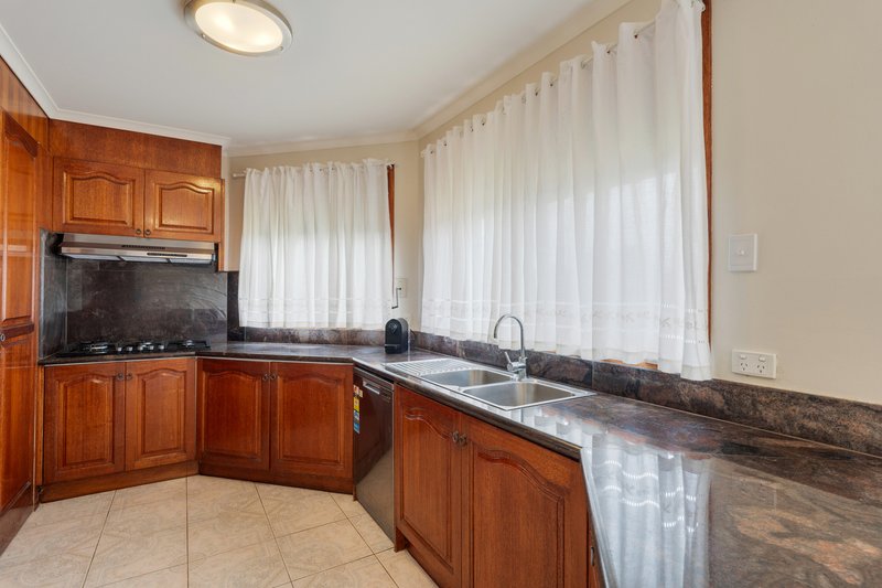 Photo - 1 Reading Close, Roxburgh Park VIC 3064 - Image 8