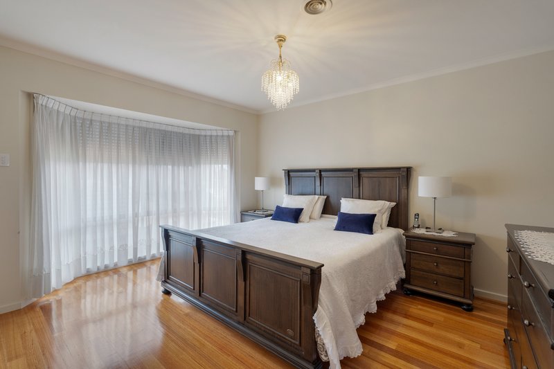 Photo - 1 Reading Close, Roxburgh Park VIC 3064 - Image 14
