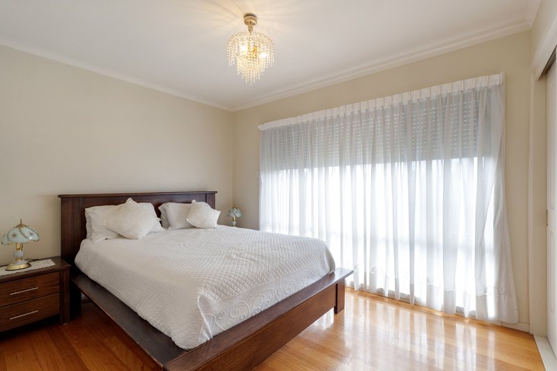 Photo - 1 Reading Close, Roxburgh Park VIC 3064 - Image 17