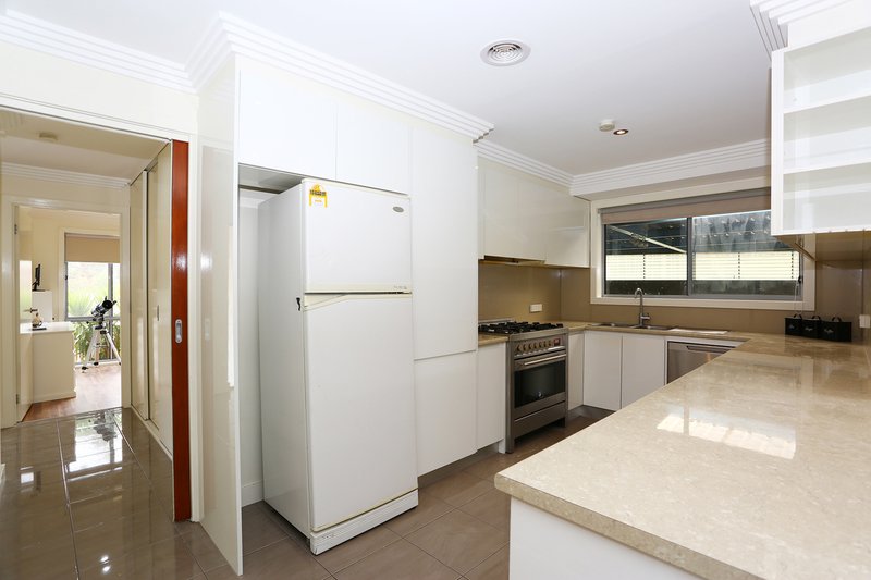 Photo - 1 Redfield Court, Mill Park VIC 3082 - Image 2