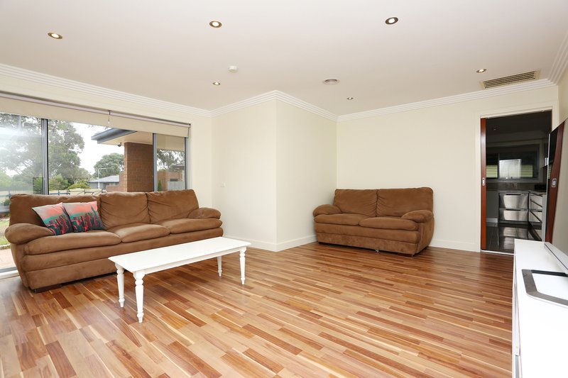 Photo - 1 Redfield Court, Mill Park VIC 3082 - Image 6