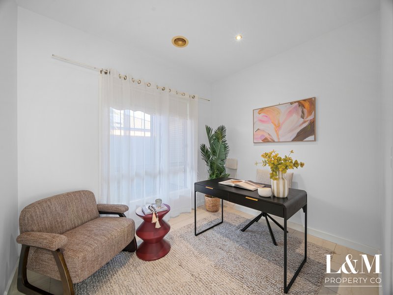 Photo - 1 Regency Road, Roxburgh Park VIC 3064 - Image 11