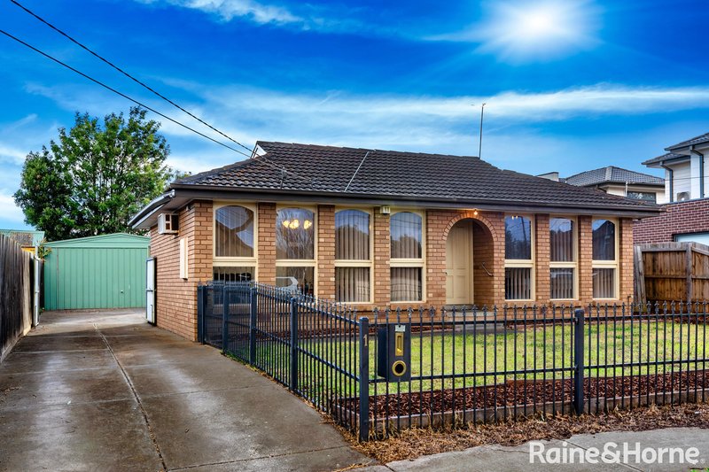 1 Revell Crescent, St Albans VIC 3021