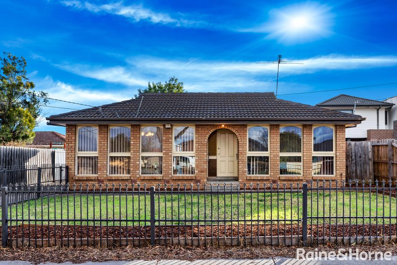 Photo - 1 Revell Crescent, St Albans VIC 3021 - Image 2