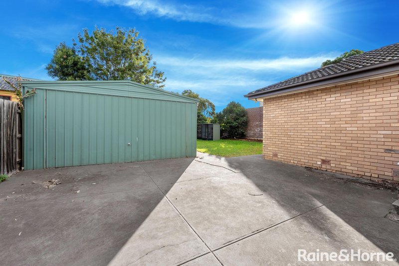 Photo - 1 Revell Crescent, St Albans VIC 3021 - Image 9