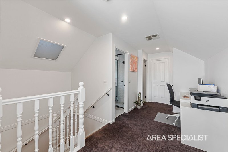 Photo - 1 Riddell Grove, Pakenham VIC 3810 - Image 7