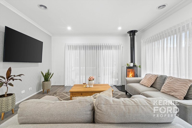 Photo - 1 Rise Boulevard, Traralgon VIC 3844 - Image 3