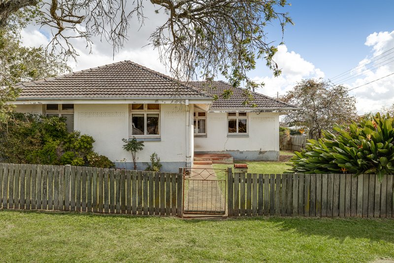 Photo - 1 Rose Street, Wilsonton QLD 4350 - Image 1