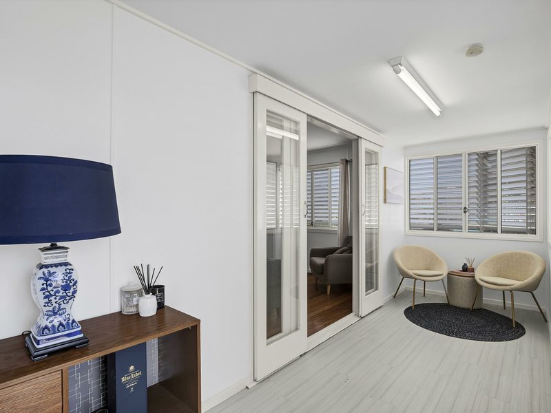 Photo - 1 Rosedene Street, Manly West QLD 4179 - Image 3