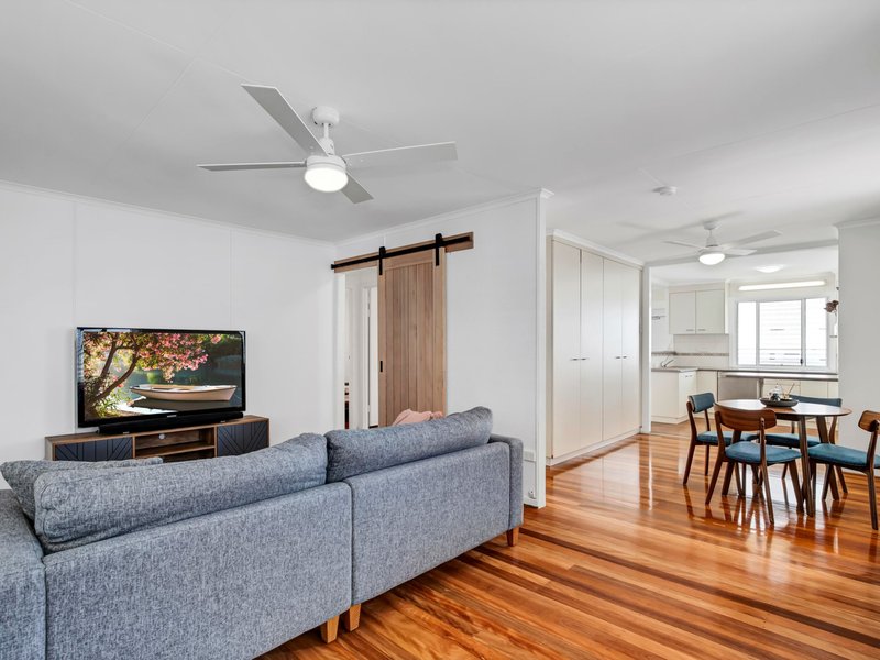 Photo - 1 Rosedene Street, Manly West QLD 4179 - Image 5