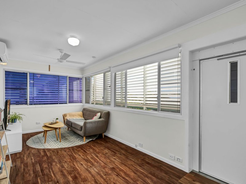 Photo - 1 Rosedene Street, Manly West QLD 4179 - Image 7