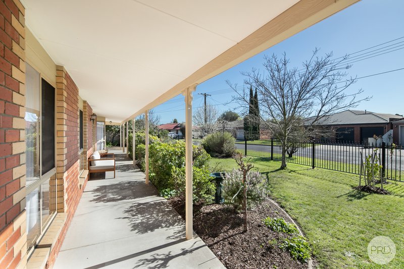 Photo - 1 Rozel Avenue, Wendouree VIC 3355 - Image 3