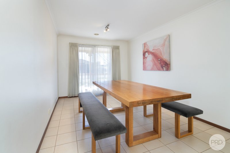 Photo - 1 Rozel Avenue, Wendouree VIC 3355 - Image 8
