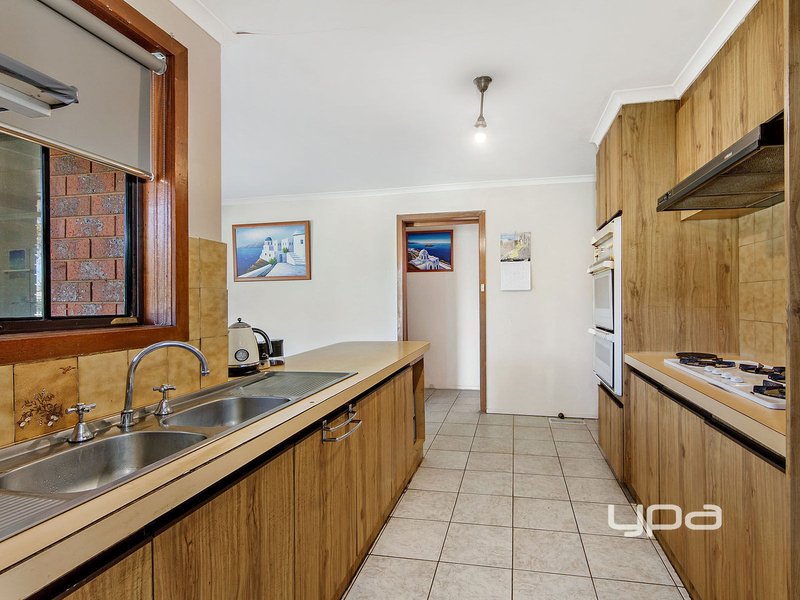 Photo - 1 Rushdale Court, Kings Park VIC 3021 - Image 3