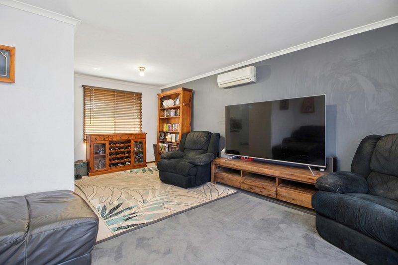 Photo - 1 Ryan Close, Noarlunga Downs SA 5168 - Image 3