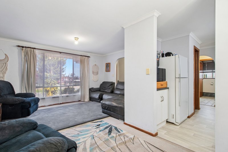 Photo - 1 Ryan Close, Noarlunga Downs SA 5168 - Image 5