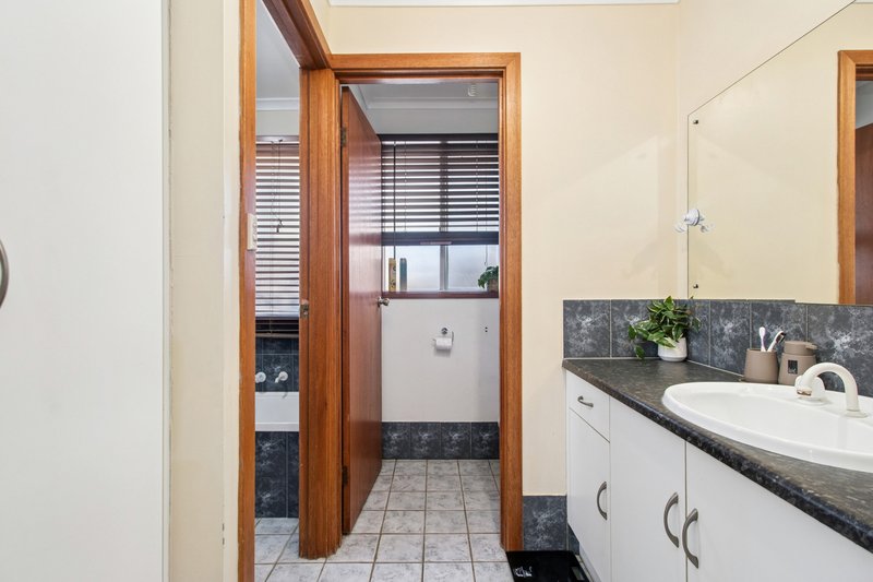Photo - 1 Ryan Close, Noarlunga Downs SA 5168 - Image 8