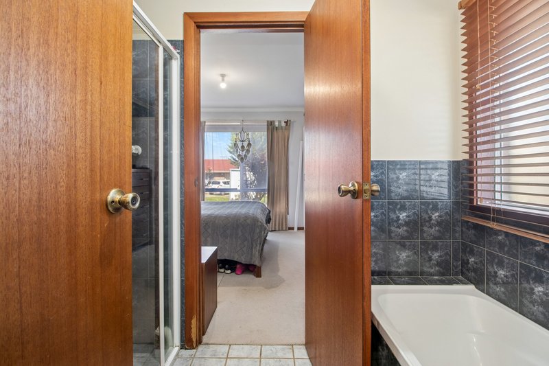 Photo - 1 Ryan Close, Noarlunga Downs SA 5168 - Image 9