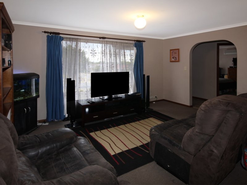 Photo - 1 Ryan Close, Noarlunga Downs SA 5168 - Image 3