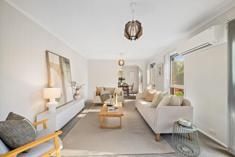 Photo - 1 Sadleir Place, Charnwood ACT 2615 - Image 2