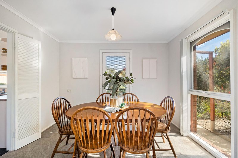 Photo - 1 Sadleir Place, Charnwood ACT 2615 - Image 6